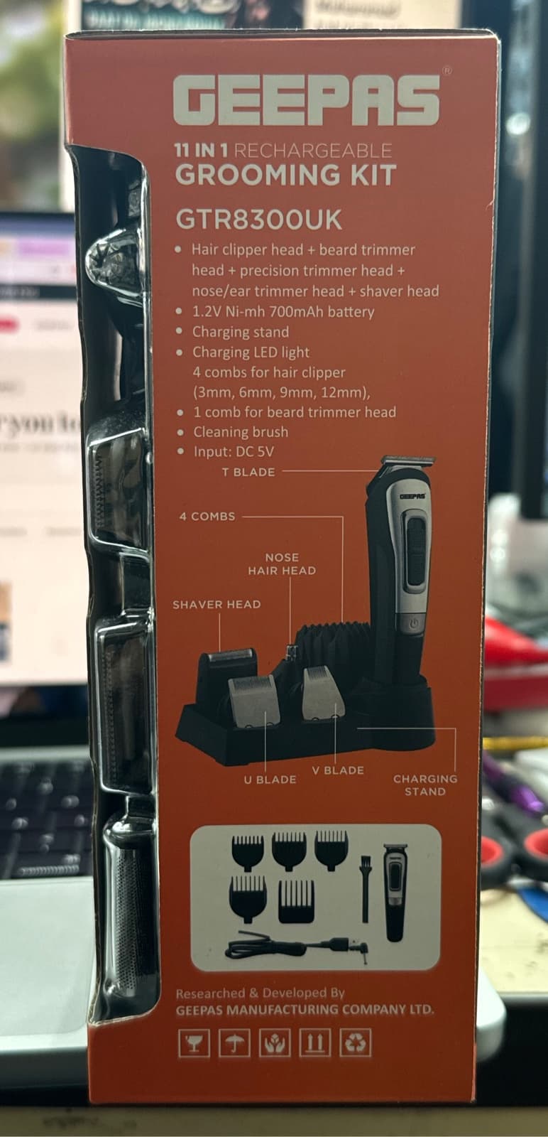 Geepas GTR8300UK 11-in-1 Rechargeable Grooming Kit 2
