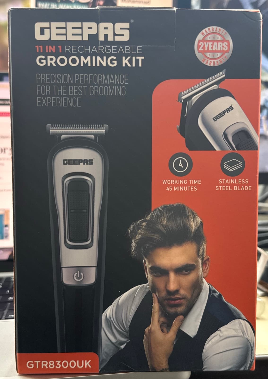 Geepas GTR8300UK 11-in-1 Rechargeable Grooming Kit 3