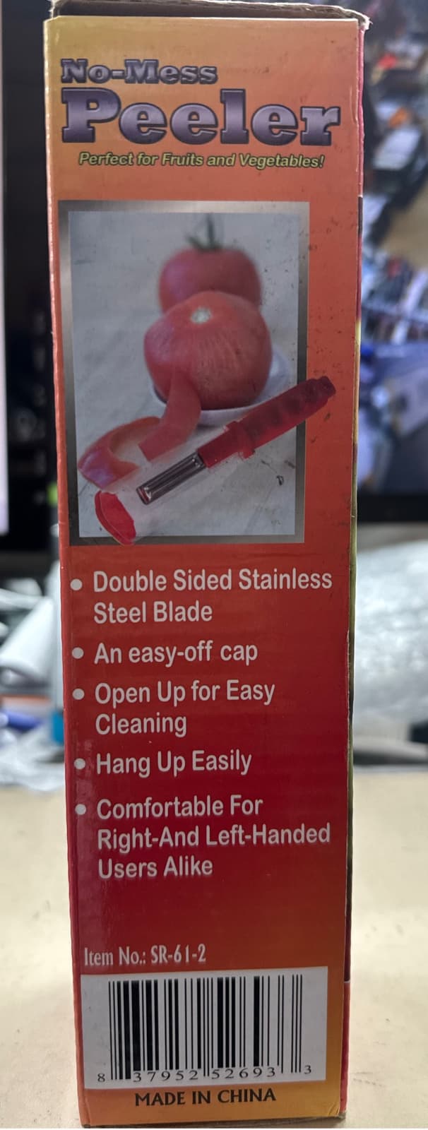 No-Mess Fruit and Vegetable Peeler with Collection Container 4